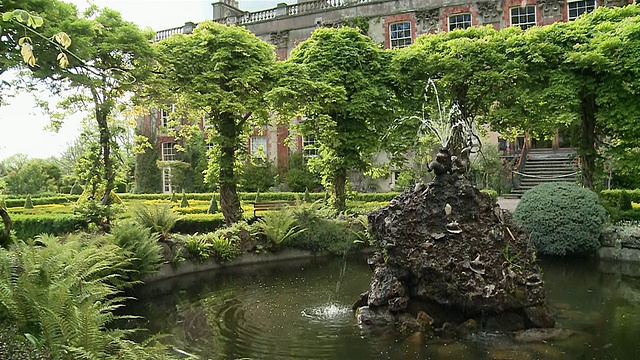 MS Fountain in House garden / Bantry，科克郡，爱尔兰视频素材