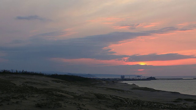 晚上的海滩/鸟取，日本视频素材