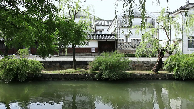 MS View of Riverside street /仓城，冈山，日本视频素材