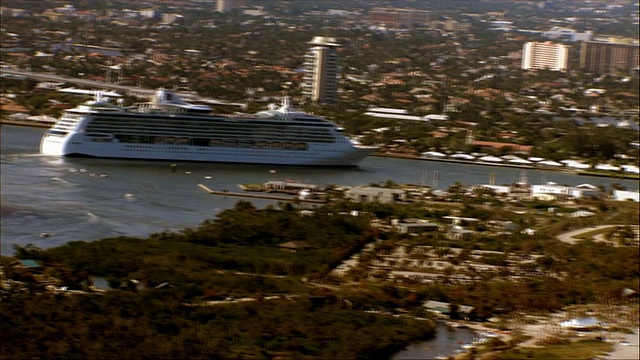 低空，海岸线和游轮，Fort Lauderdale，佛罗里达，美国视频素材