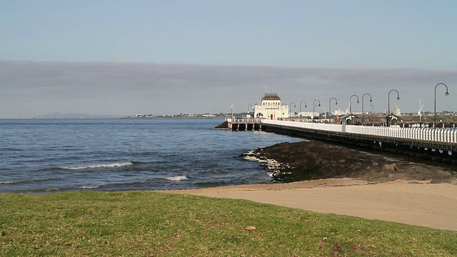 澳大利亚维多利亚州墨尔本st kilda pie附近的海滩视频素材