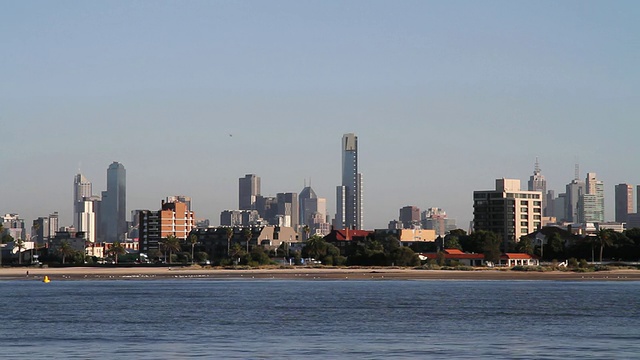 澳大利亚维多利亚州墨尔本海滩附近的城市景观视频素材