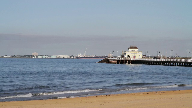 澳大利亚维多利亚州墨尔本st kilda pie附近的海滩视频素材