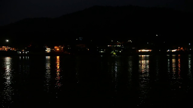 印度北阿坎德邦，瑞诗凯诗，恒河夜景视频素材