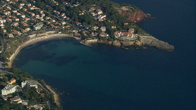 沿海岸航拍至sanary sur- mer / Var，法国视频素材