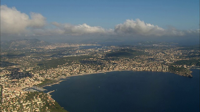 沿海岸航拍至sanary sur- mer / Var，法国视频素材