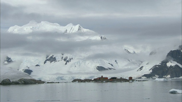 南极天堂湾雪山海洋科学基地视频素材