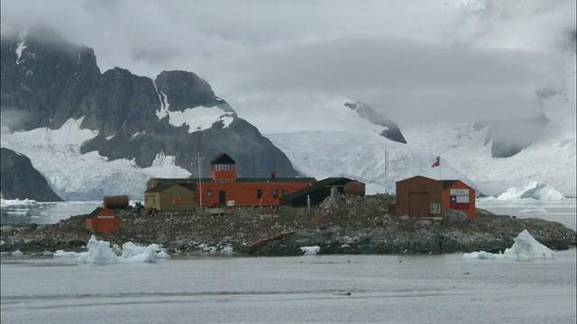 位于南极洲天堂湾雪山上的MS、PAN、Sea科学基地视频素材