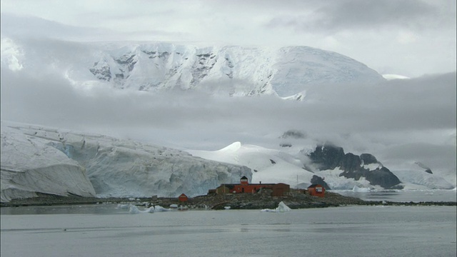 南极天堂湾雪山海洋科学基地视频素材