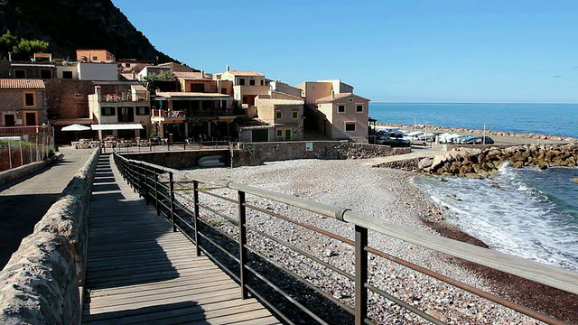 MS View of Beach houses / Mallorca，巴利阿里群岛，西班牙视频素材