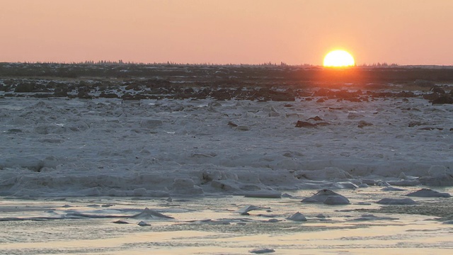 MS Sunset over arctic landscape /丘吉尔，马尼托巴，加拿大视频素材