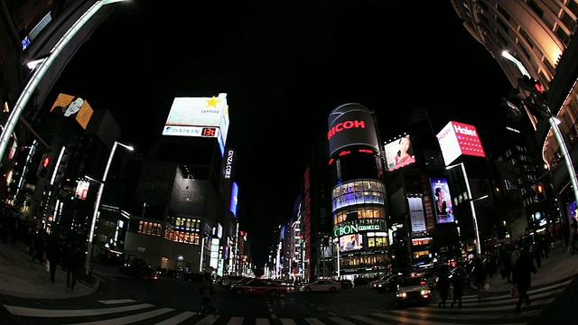 MS POV日本东京银座，夜间照明城市和道路上的交通视频素材