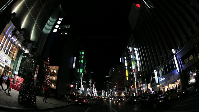 MS POV日本东京银座，夜间照明城市和道路上的交通视频素材