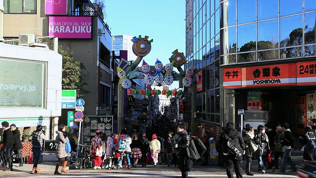 日本东京原宿竹下街拥挤的道路视频素材