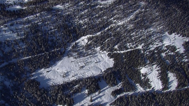 热气球飞越奥地利阿尔卑斯山视频素材