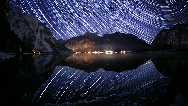 哈尔斯塔特上空的夜空和星迹视频素材