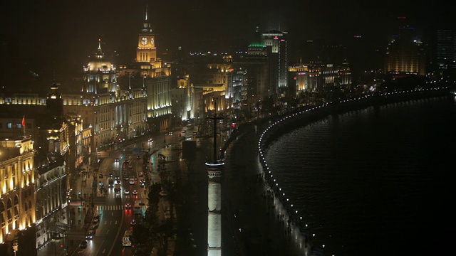 外滩和黄浦江夜景/中国上海视频素材