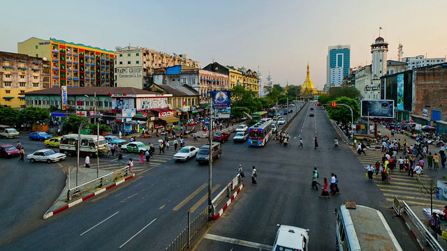 缅甸仰光，仰光地区，桑娜帕雅塔前的道路上的交通视频素材