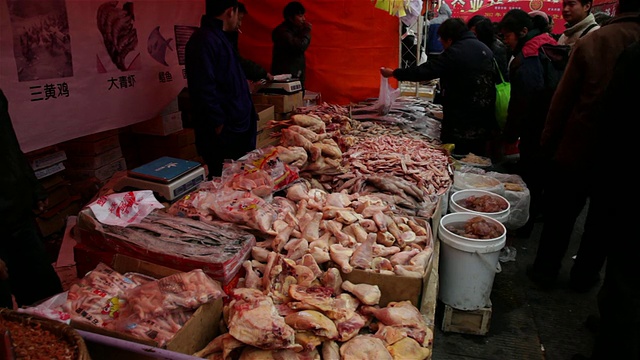 中国陕西西安，春节市场特卖的各种食品视频素材