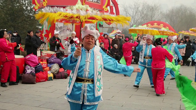 中国春节期间，中国陕西西安的秧歌表演视频素材