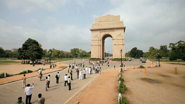 印度门，42米高的印度门是在Rajpath，印度，德里，新德里的东端视频素材