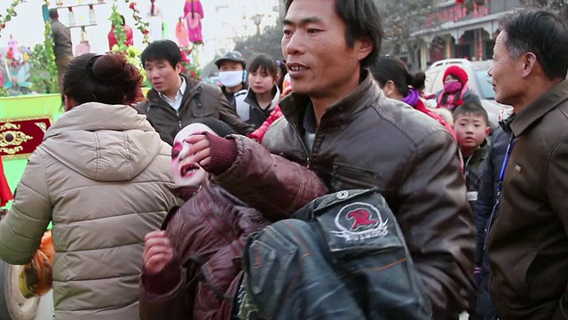 MS TS儿童社火庆祝活动后，社火是中国春节期间的传统节日民间庆祝活动视频素材