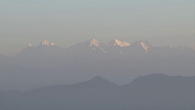 从加德满都山谷看喜马拉雅山脉/加德满都，加德满都山谷，尼泊尔视频素材