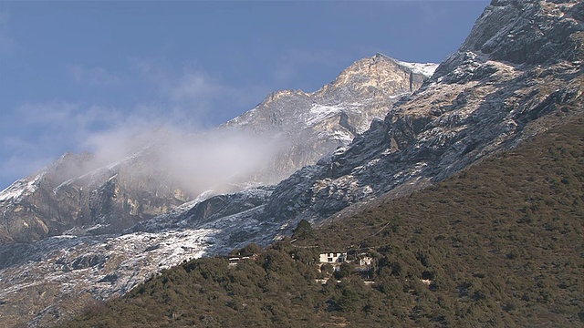 尼泊尔昆布地区山/门德夏尔巴村的WS小修道院劳达冈帕视频素材