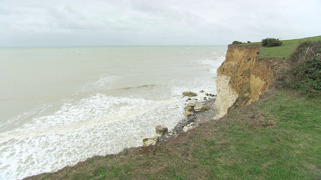 风暴海和七个姐妹悬崖/ Cuckmere Haven，东苏塞克斯，英国视频素材