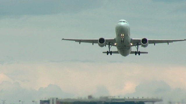 空客A320喷气式飞机起飞视频素材