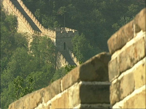 长城在山坡上，倾斜然后上升，慕田峪，中国视频素材