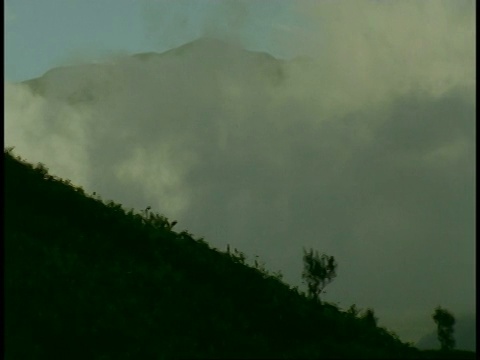 潘就在印度西高歇多云的山区视频素材