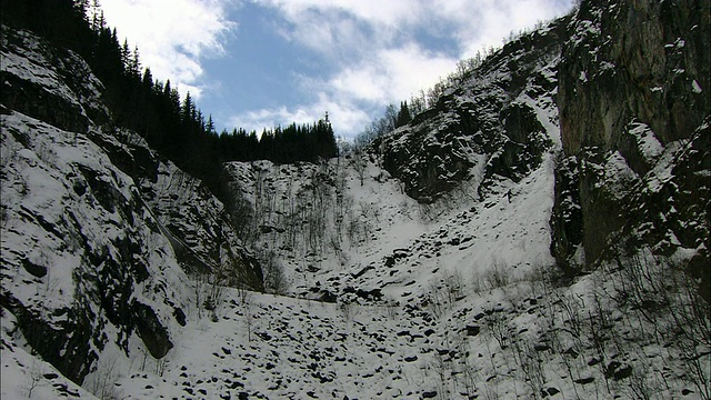 挪威索尔峡湾陡峭的山岩面视频素材