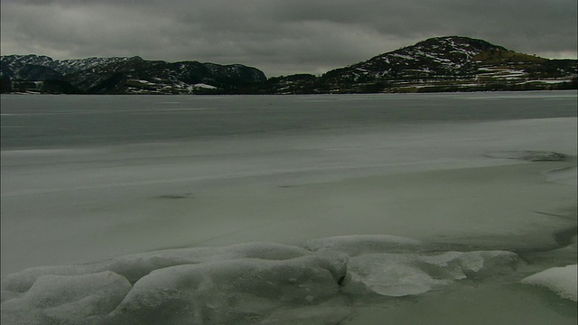 贫瘠，冰雪覆盖的冰冻峡湾，Bjerkreim, Gjesdal县，挪威视频素材