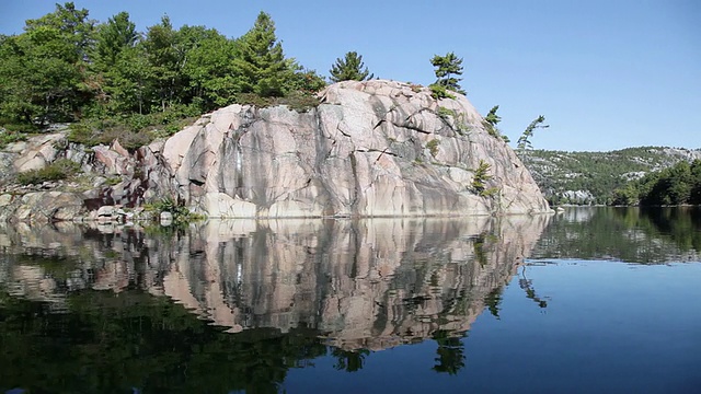 加拿大安大略省基拉尼，松树到石英岩海岸的照片视频素材