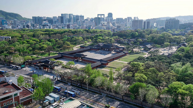 韩国首尔市中心后面的长荣宫视频素材