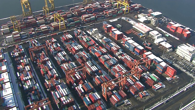 MS AERIAL ZI View of Port Busan with multiple cargo containers /釜山，韩国视频素材