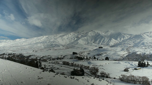 高山滑雪的领域视频素材