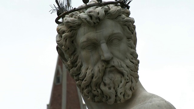 MS TU在许愿池(fontana di trevi)拍摄海洋雕像(statua di oceano)，意大利罗马视频下载