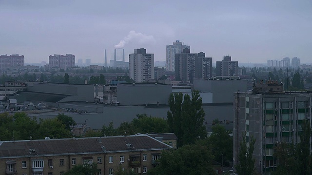 全景郊区下雨视频素材