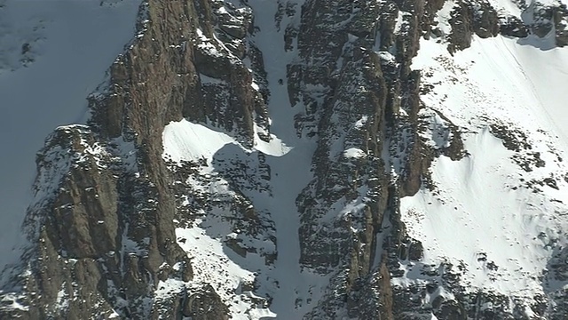 MS TD ZO极限滑雪在Jagged Mountain Couloir / Telluride，科罗拉多州，美国视频素材