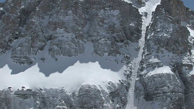 MS极限滑雪在陡峭的山脉/特柳赖德，科罗拉多州，美国视频素材