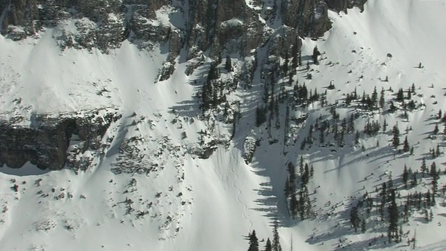 MS TS ZO极限滑雪在锯齿山在壮观的山脉库卢瓦/特柳莱德，科罗拉多州，美国视频素材