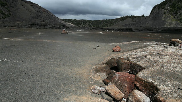 美国夏威夷大岛火山国家公园基拉韦厄Iki火山口的蒸汽喷口视频素材