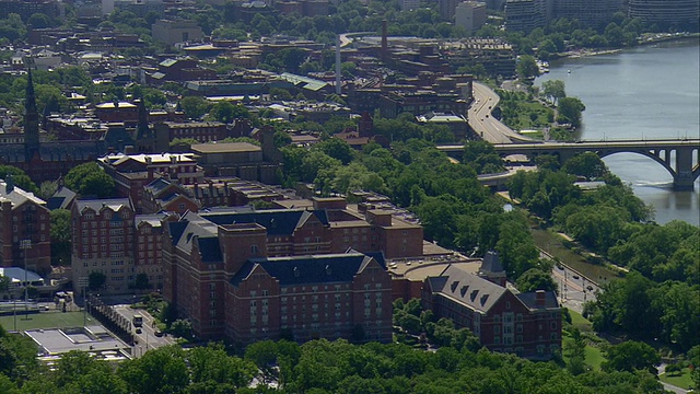 WS AERIAL TD乔治敦大学校园华盛顿纪念碑/华盛顿特区哥伦比亚，美国视频素材