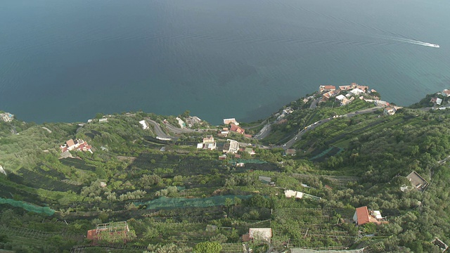 MS Shot of Terraced lemon grove and serpentine road at Amalfi coast / Ravello, Campania，意大利视频素材