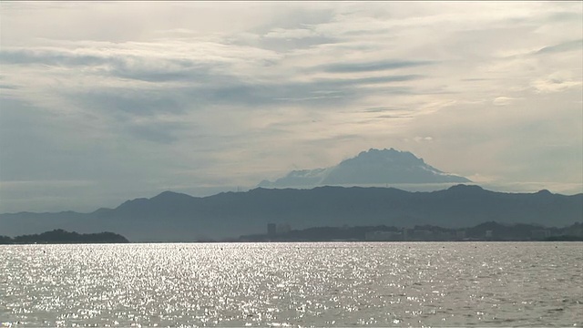 泛美航空公司在马来西亚沙巴的Kinabalu山/ Sulug island / Kinabalu拍摄视频素材