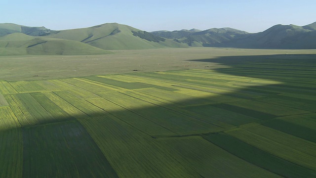 景观/ Castelluccio di Norcia，翁布里亚，意大利视频素材