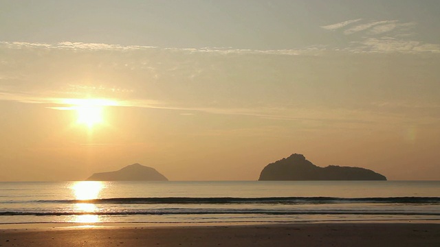 海上日出。视频素材