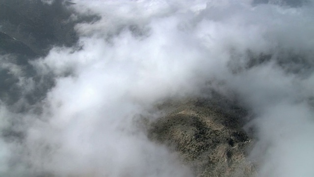 WS鸟瞰图的莱夫卡奥里山，白色山脉/莱夫卡奥里山，克里特岛，希腊视频素材